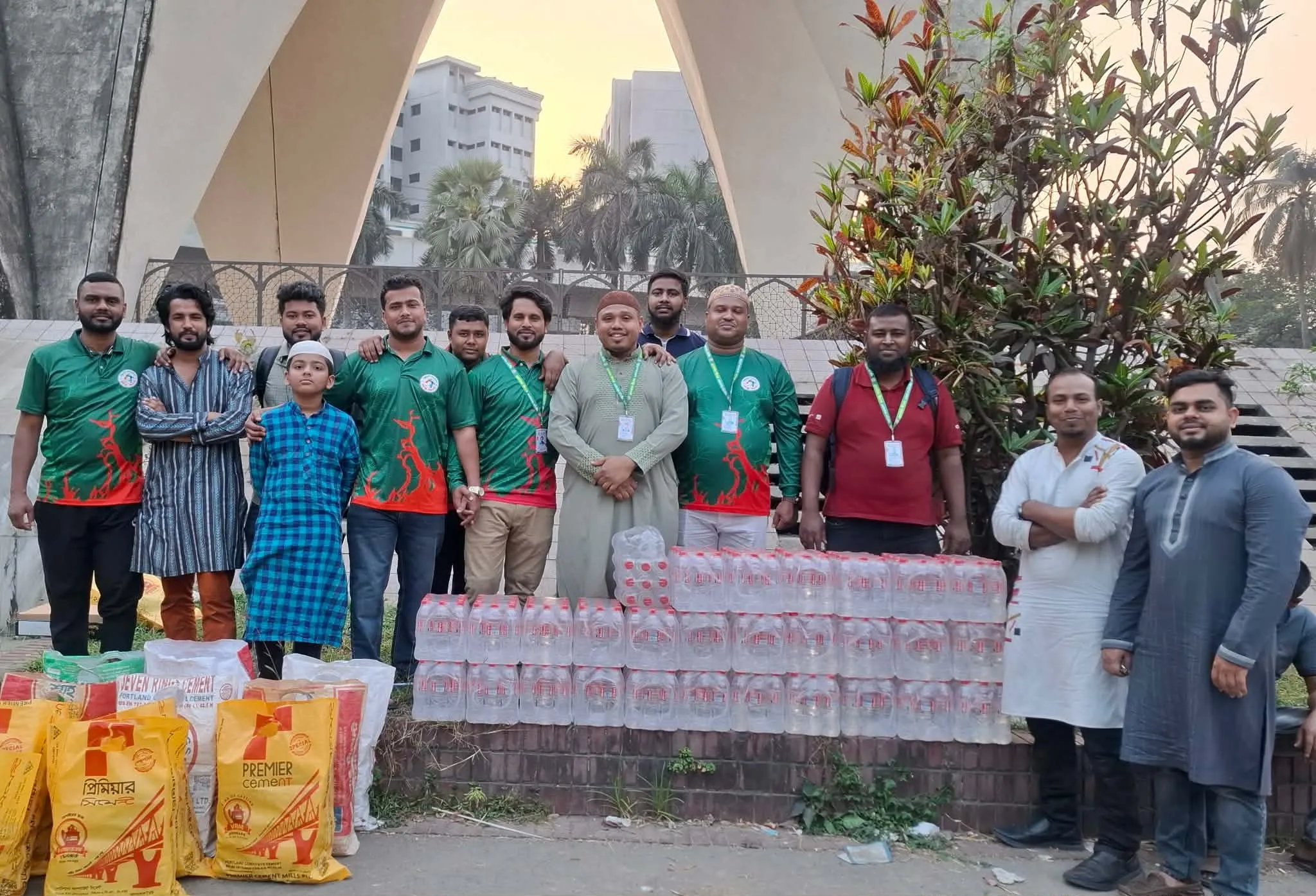 ইফতারের প্লেটে ভাগ হলো, মানবতা পথশিশুদের পাশে, বন্ধুত্বের বাংলাদেশ